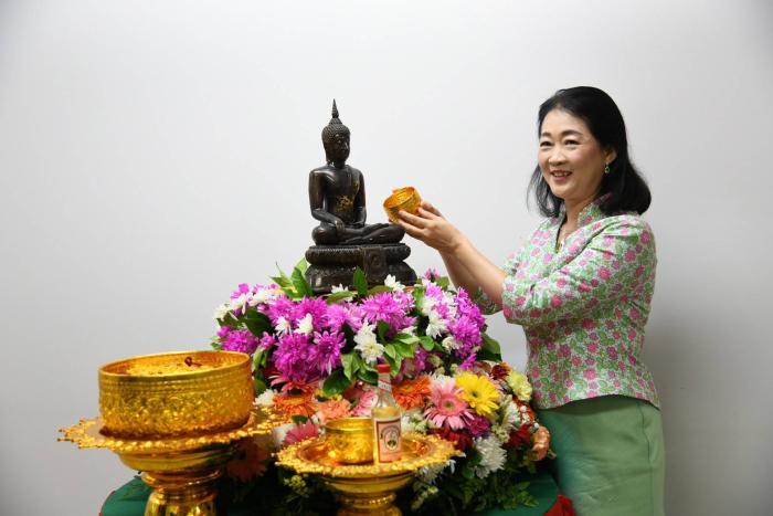 สมาคมแม่บ้านสาธารณสุขจัดงานประเพณีสืบสานต์วันสงกรานต์