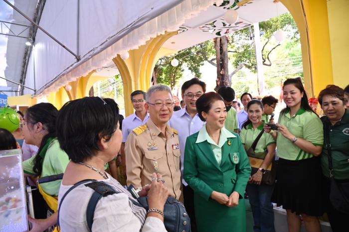 นายกสมาคมแม่บ้านสาธารณสุข พร้อมคณะกรรมการสมาคม ร่วมต้อนรับท่านปลัดกระทรวงสาธารณสุข