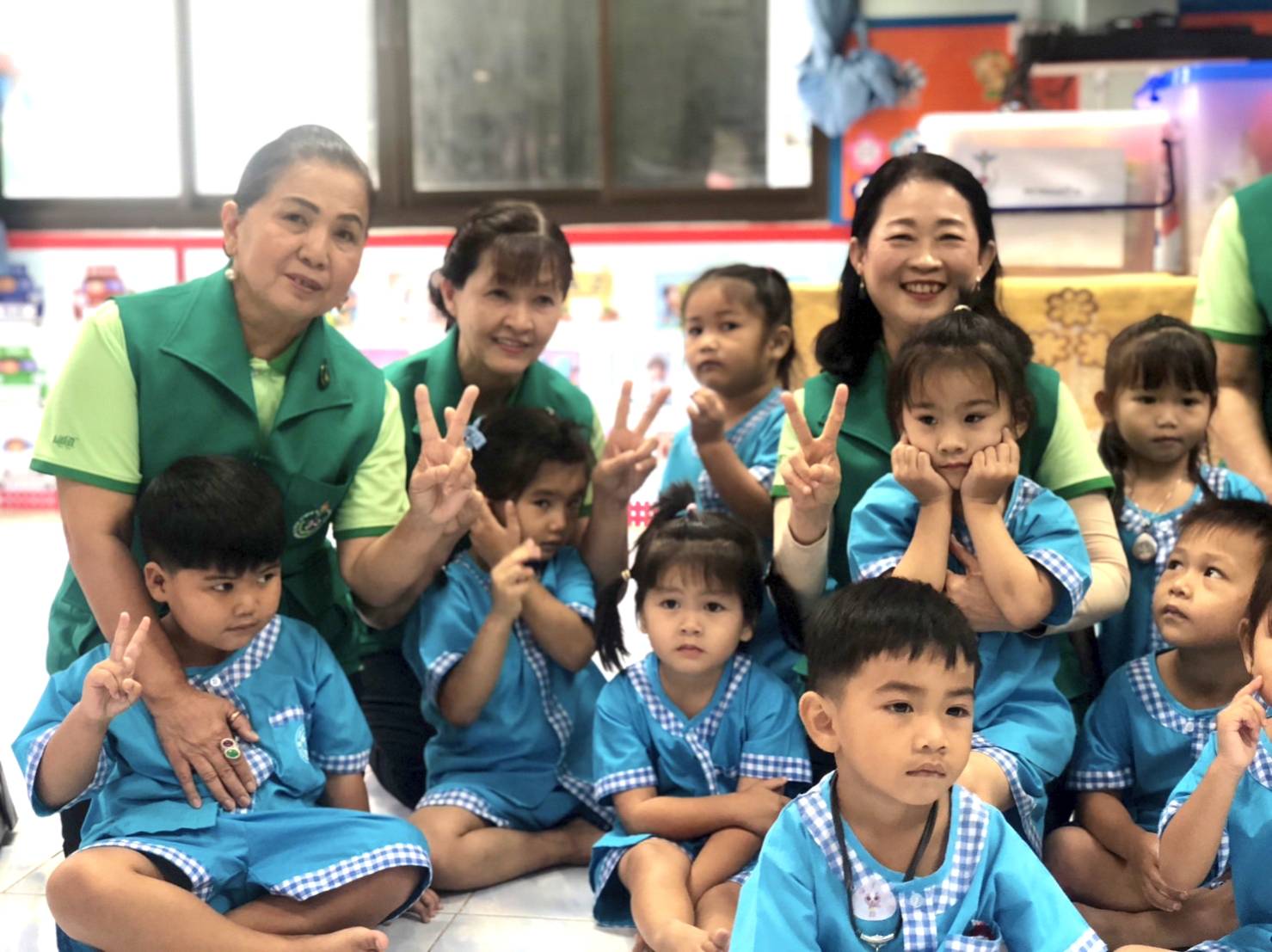 นายกสมาคมแม่บ้านสาธารณสุข และคณะกรรมการลงพื้นที่เยี่ยมศูนย์พัฒนาเด็กเล็กนาอินทร์แปลง ต.ขมิ้นอ.เมืองกาฬสินธุ์ จ.กาฬสินธุ์