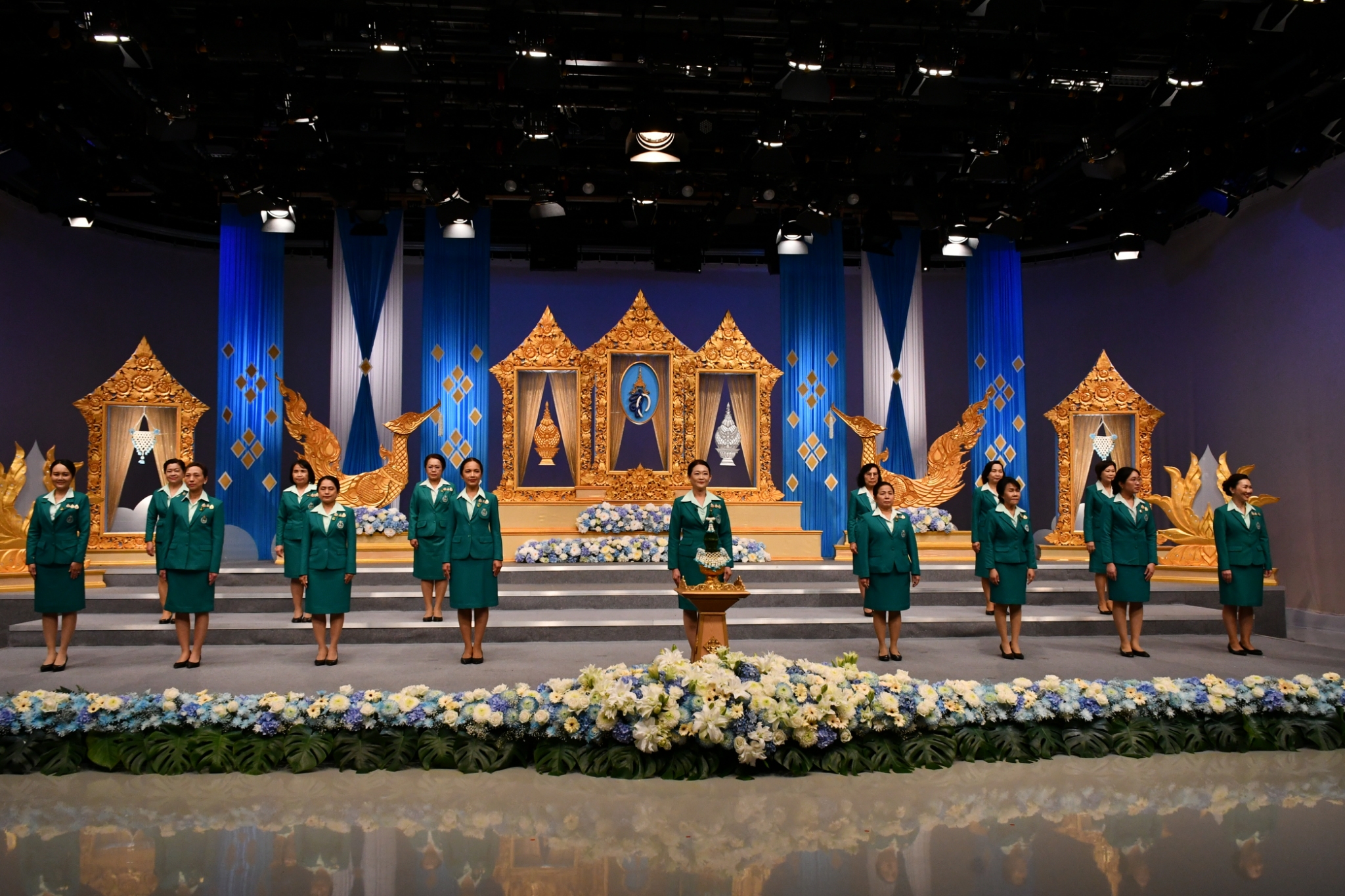 นายกสมาคมแม่บ้านสาธารณสุขพร้อมคณะกรรมการบันทึกเทปถวายพระพรชัยมงคล สมเด็จพระนางเจ้าสิริกิติ์ พระบรมราชินีนาถ พระบรมราชชนนีพันปีหลวง เนื่องในโอกาสวันเฉลิมพระชนมพรรษา 12 สิงหาคม 2568